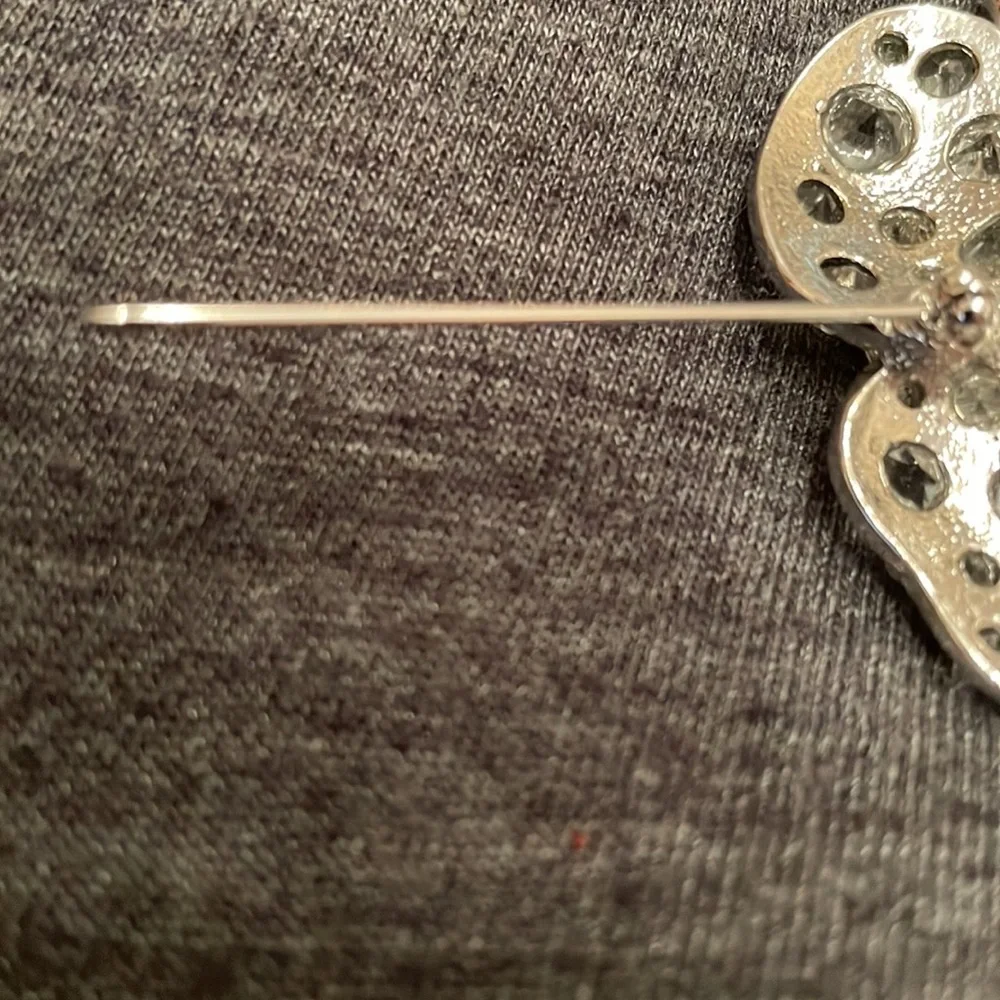 CHANEL Camilla brooch - Picture 5 of 7